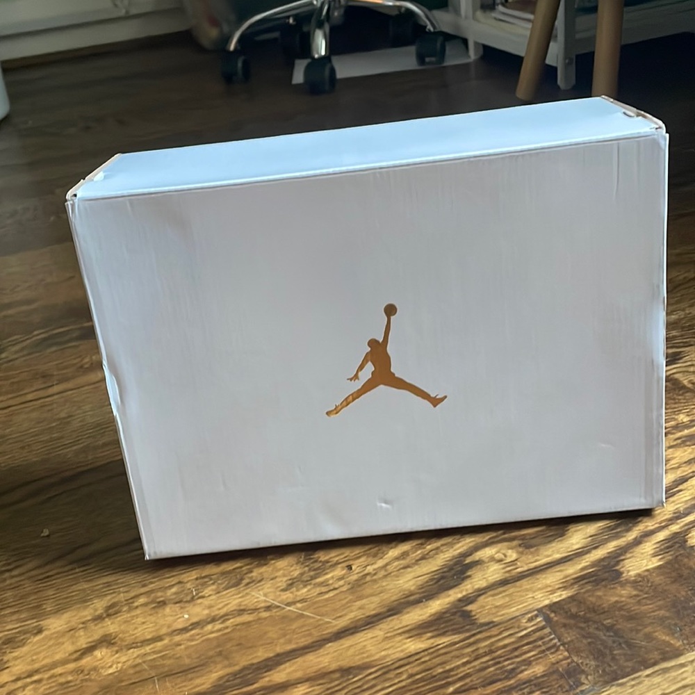 Nike Air Jordan box
